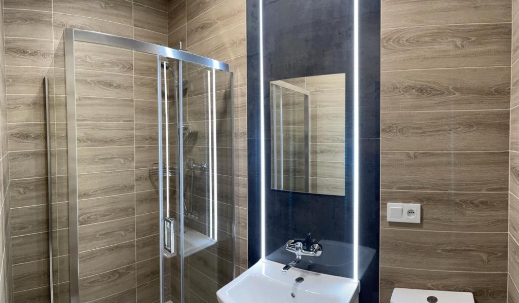 Good Night Noclegi & Strefa Z Sauna I Jacuzzi Ogolnodostepna Lub Na Wylacznosc Чеховице-Дзедзице Экстерьер фото